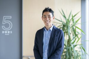 医療法人社団焔 理事長／TEAM BLUE 代表 安井 佑 氏 インタビュー【後編】「死を遠ざける医療」ではなく、「死も含めて生を考える医療」―“どうやったらベストを尽くせるのか”を考え行動し続けていたら 仲間が集まってきた